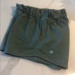 LuLu Lemon Hotty Hot High Rise 4” Seersucker